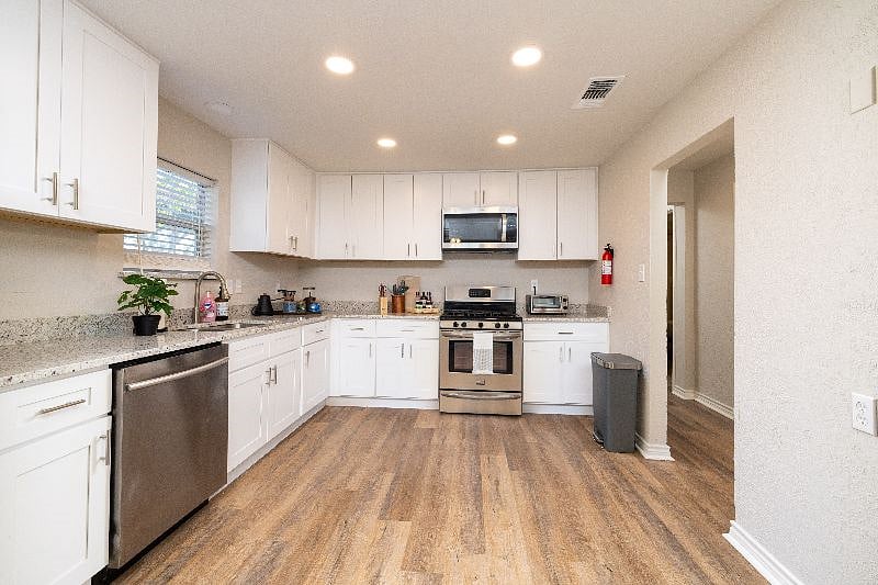Furnished Finder property 517130_1 photo 6