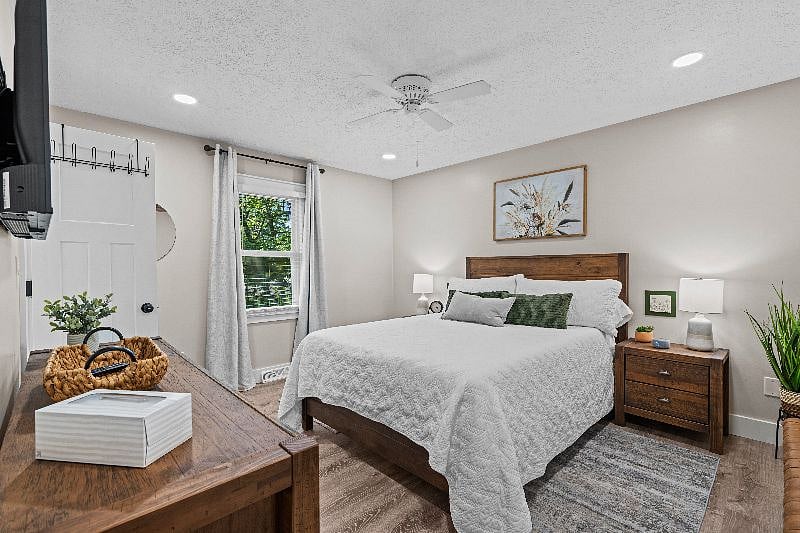Spacious master bedroom with Queen size bed and window to the backyard.