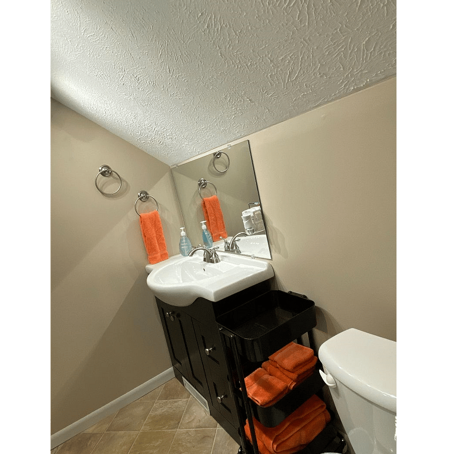 Suite 1 bathroom. Two sets of linens provided.  Hand soap provided.