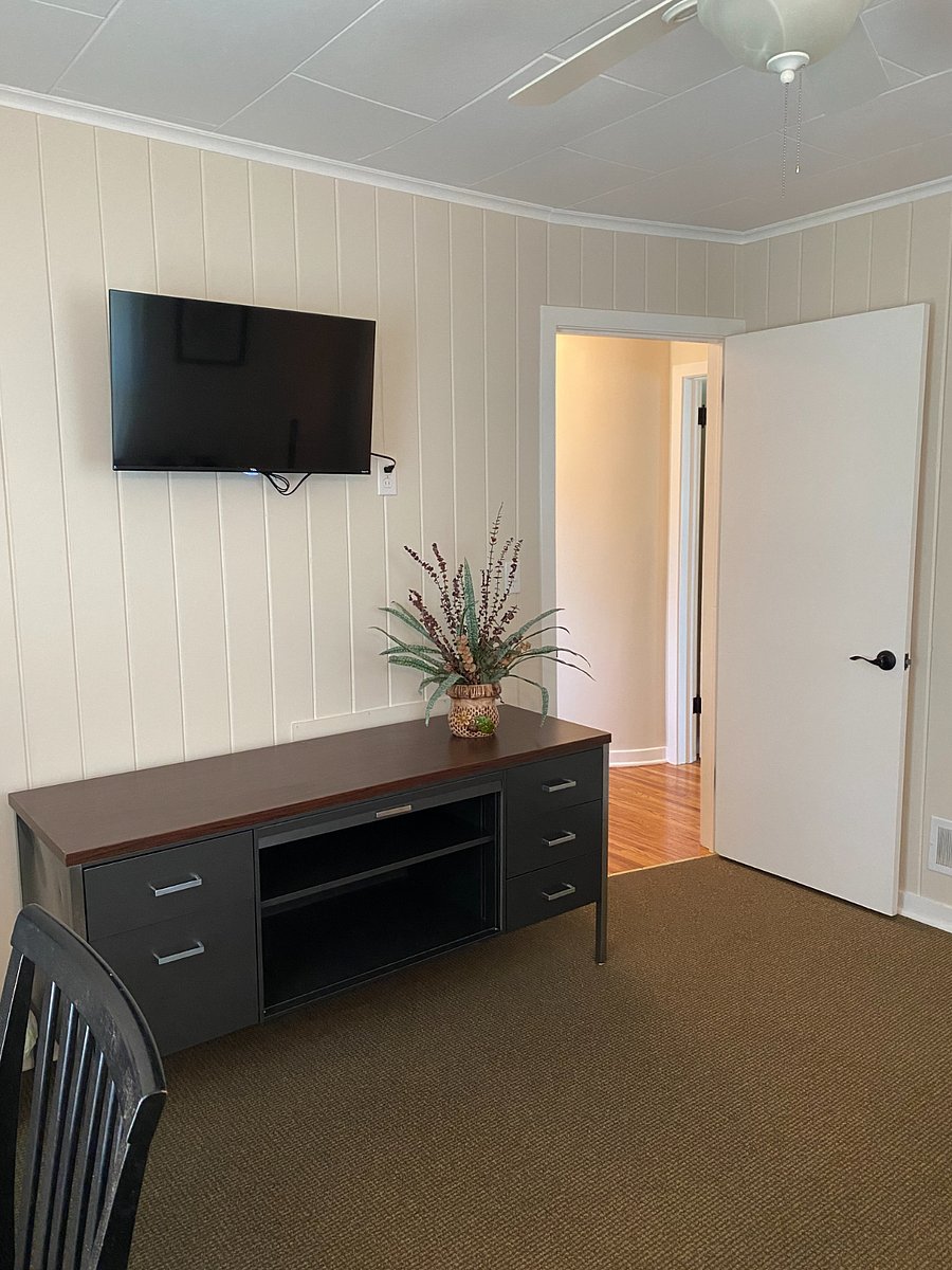 View from living area to the Suite 2 hallway.