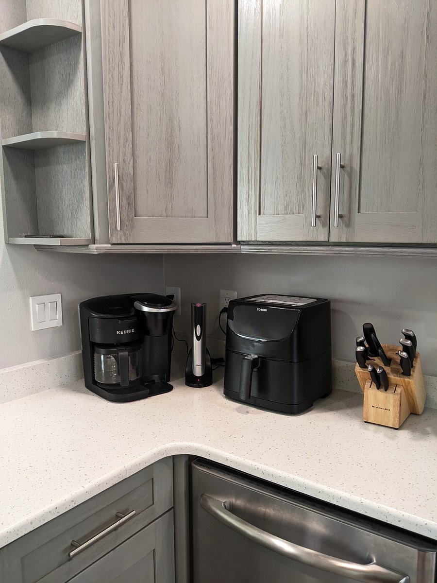 Kitchen, Coffee maker and Airfryer