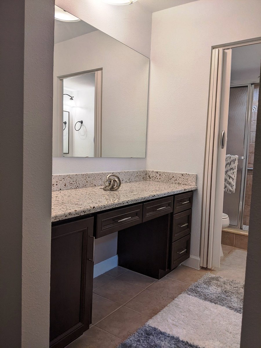 Master Bedroom powder room