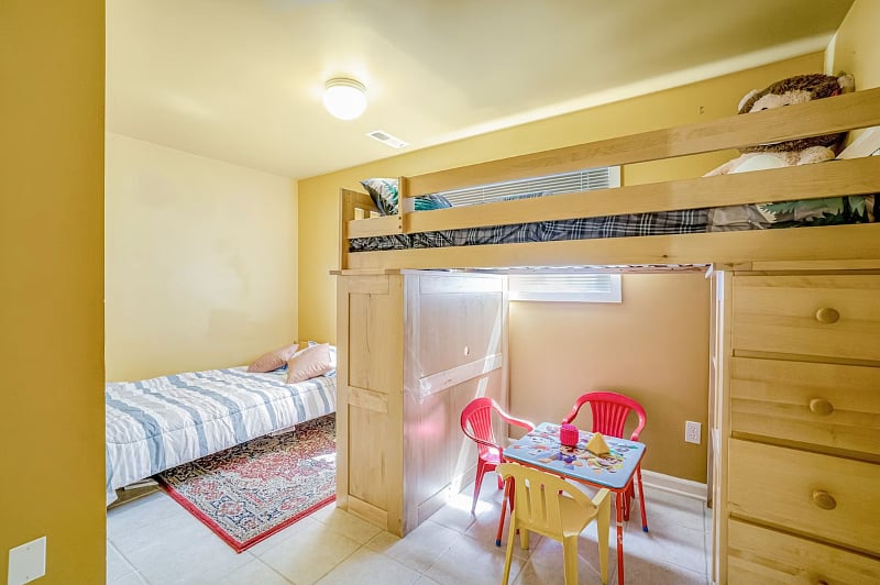 Bunkbeds, play area