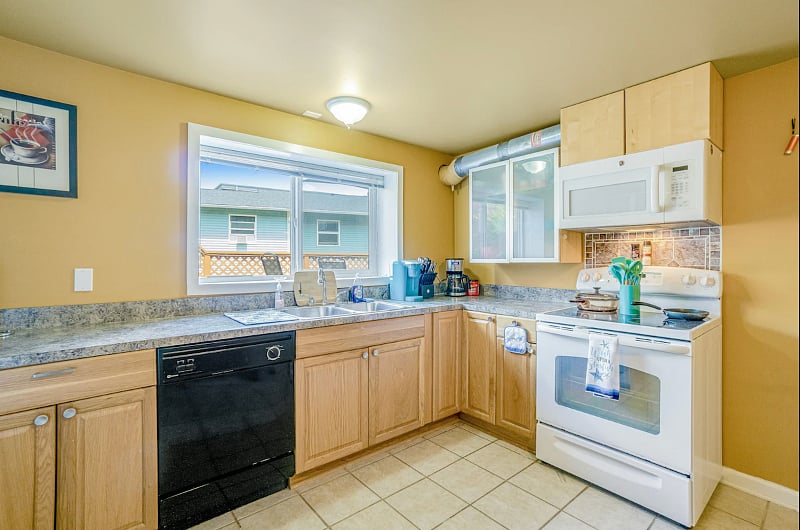 Full Kitchen including dishwasher, stove and microwave
