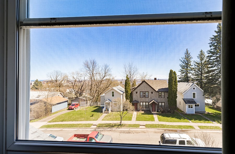 Peekaboo Lake/Harbor Views!