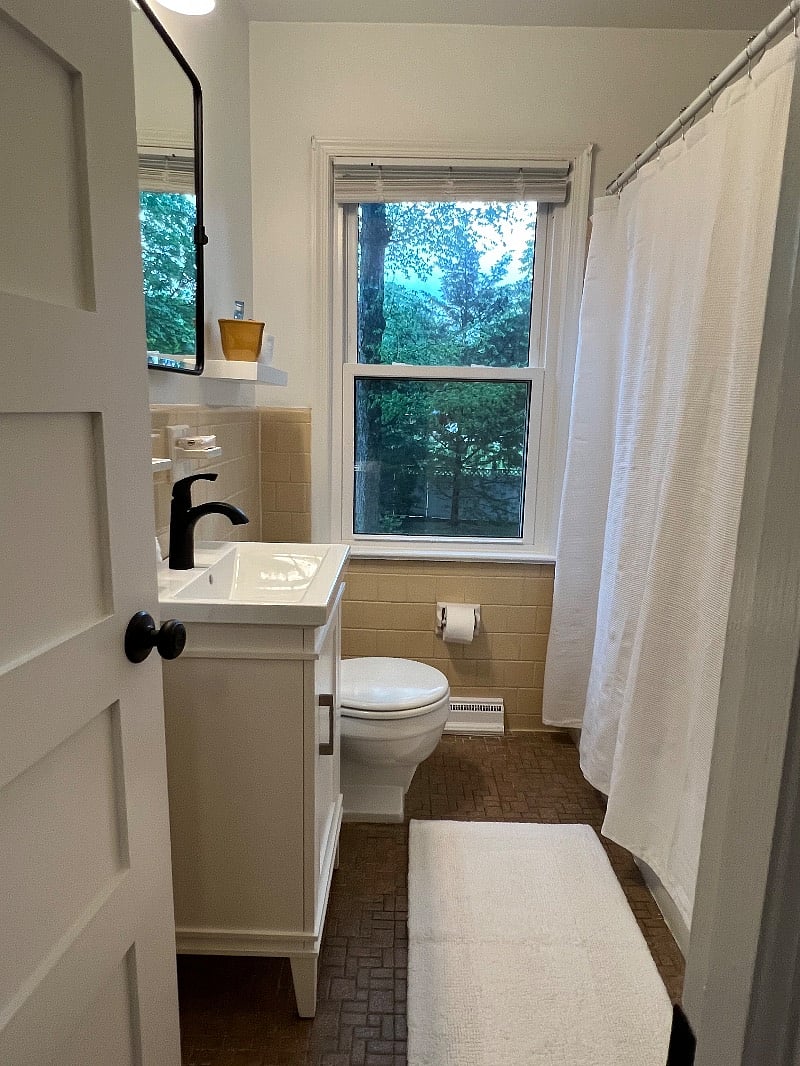 Full bath with shower/tub combo