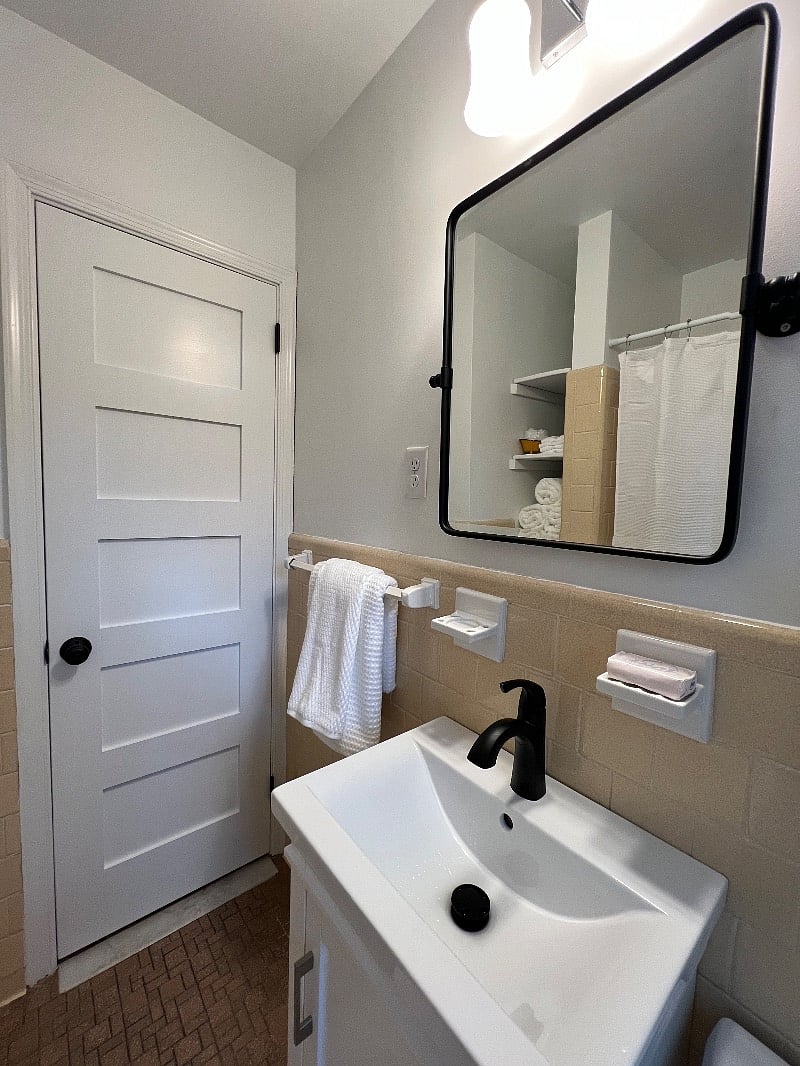 Full bath with shower/tub combo