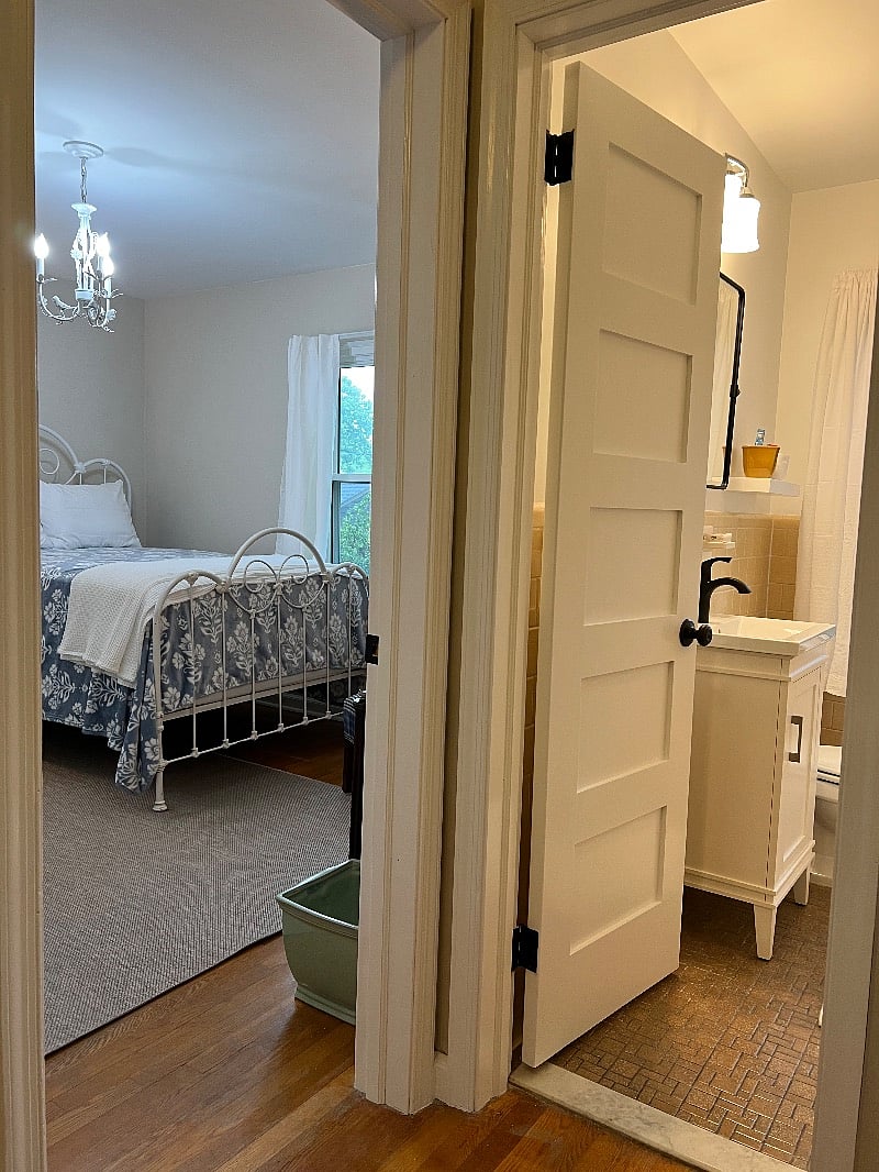 Full bath next to bedroom #1