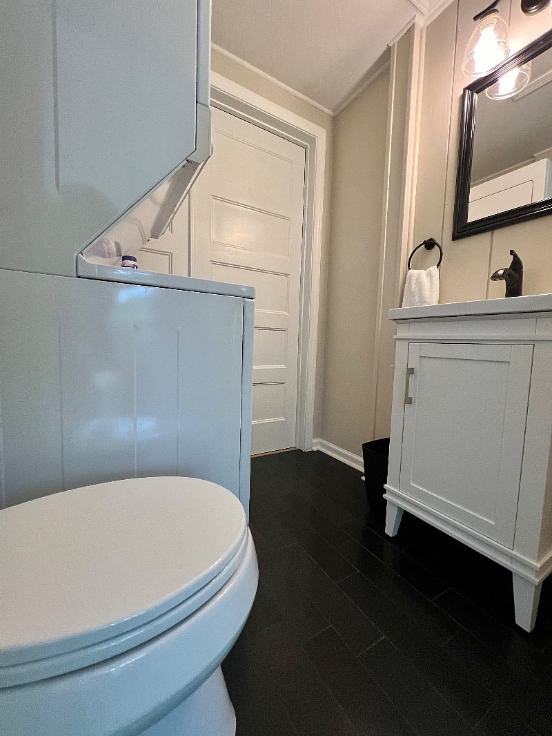 1/2 bath / laundry room