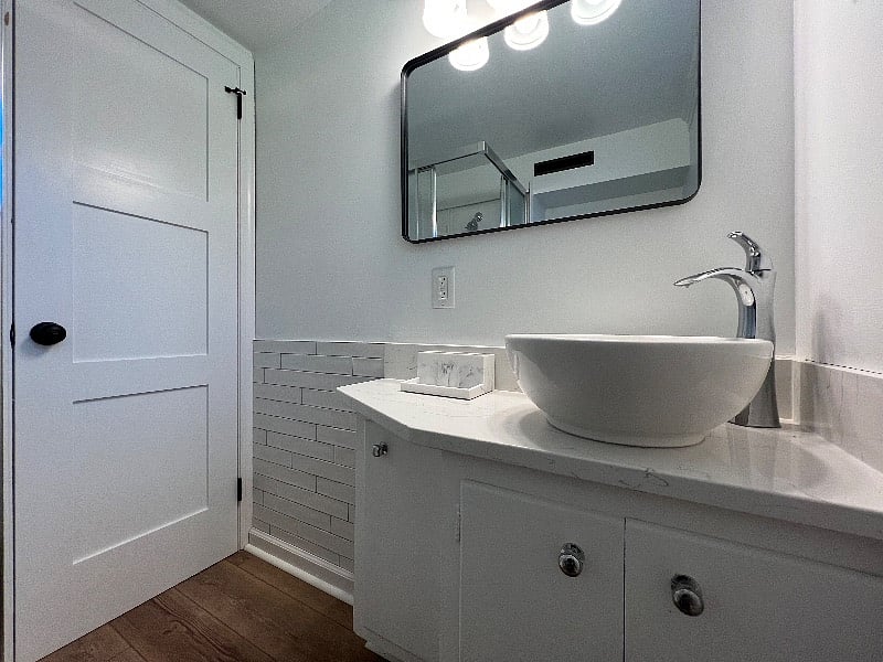 Quartz counter and great lighting in bathroom