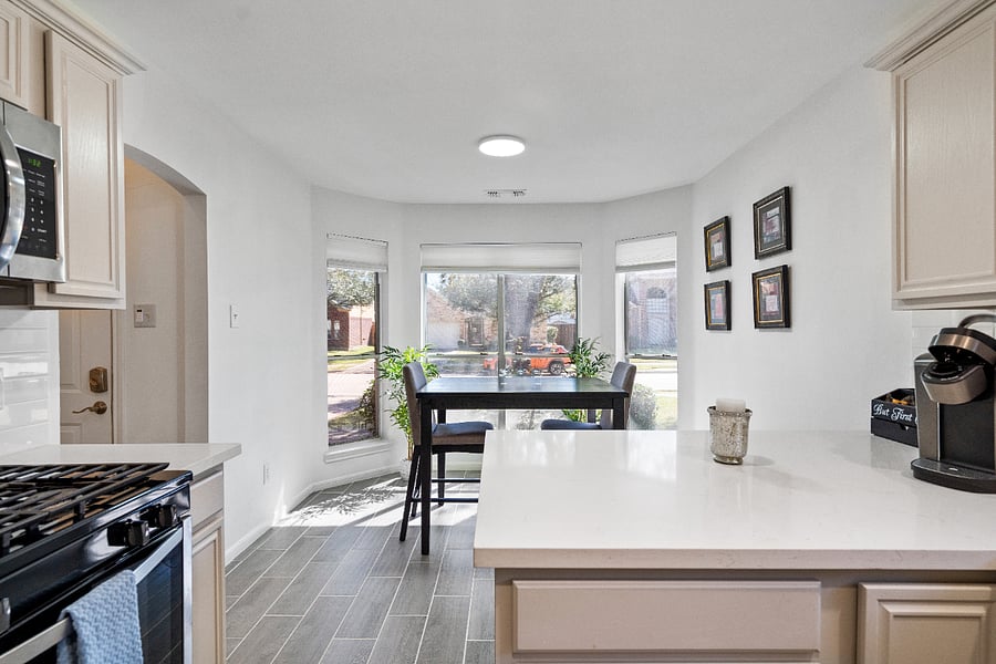 Kitchen to Breakfast area