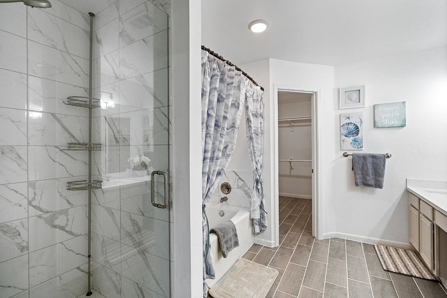 Master ensuite bathroom