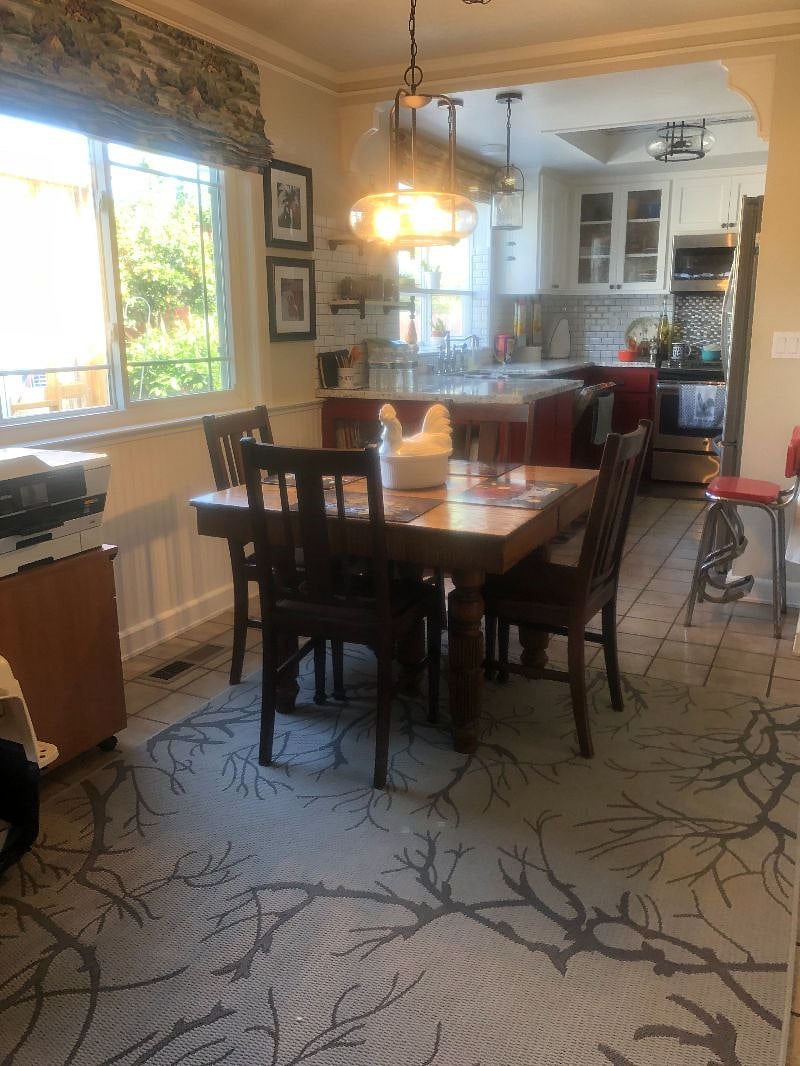 dinette between kitchen and family room