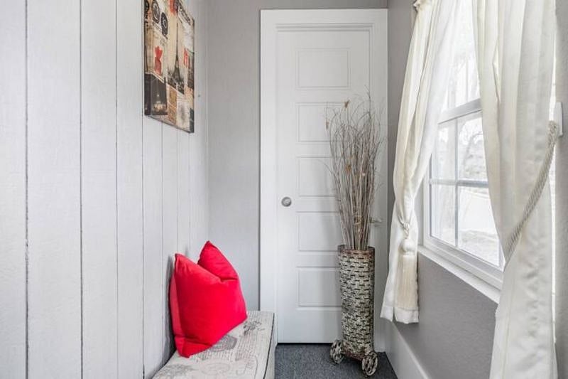 Entry way and storage space