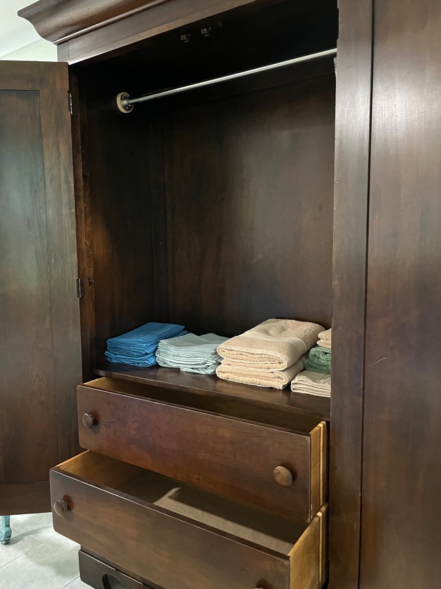 Two sets of linens and towels