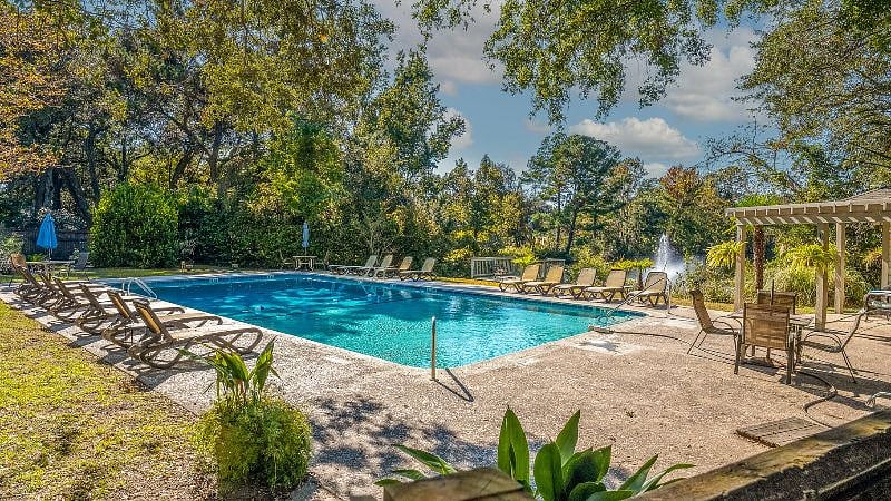 Private Pool in the neighborhood