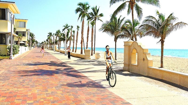 Enjoy the Fantastic Hollywood Broad-Walk close by. Ride a Bike, take a Leisure Walk, Splash in the Ocean to Cool or go for a bite / drink in one of the many places right off the beach.