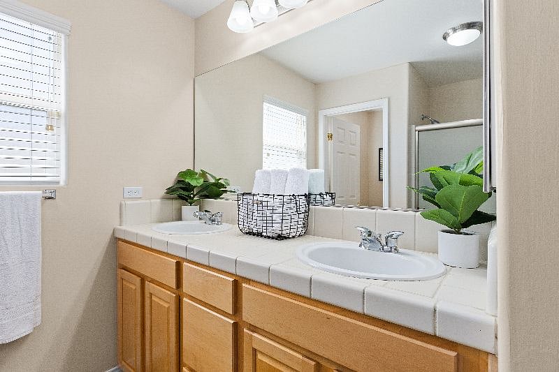 Furnished Finder property 518987_1 photo 17