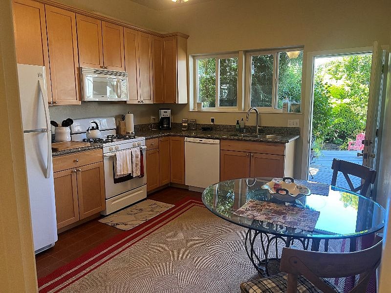 Furnished Finder property 518995_1 photo 4