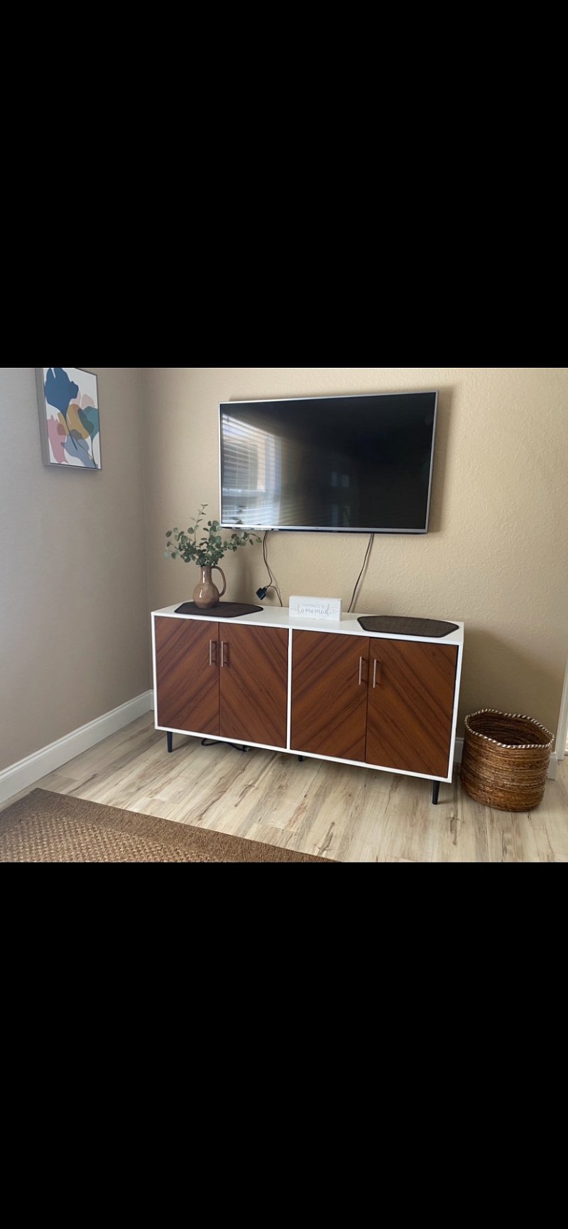 Flat screen TV, Wifi, ROKU
