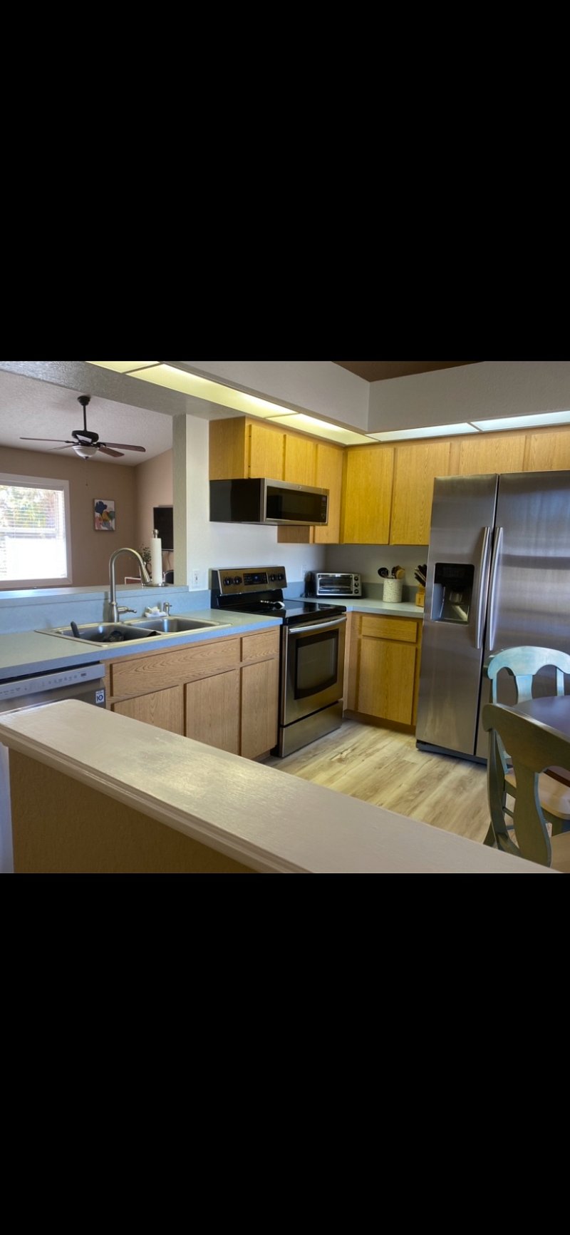 Fully stocked Kitchen with Micro, Glass stovetop/Oven, Stainless steel sink, toaster oven, Dishwasher, Side by Side Refridge with ice maker and filtered water 