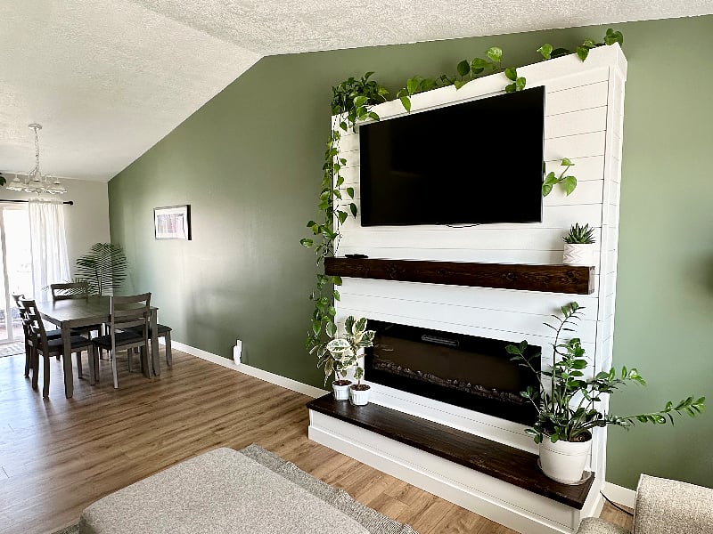 Living room to dining area