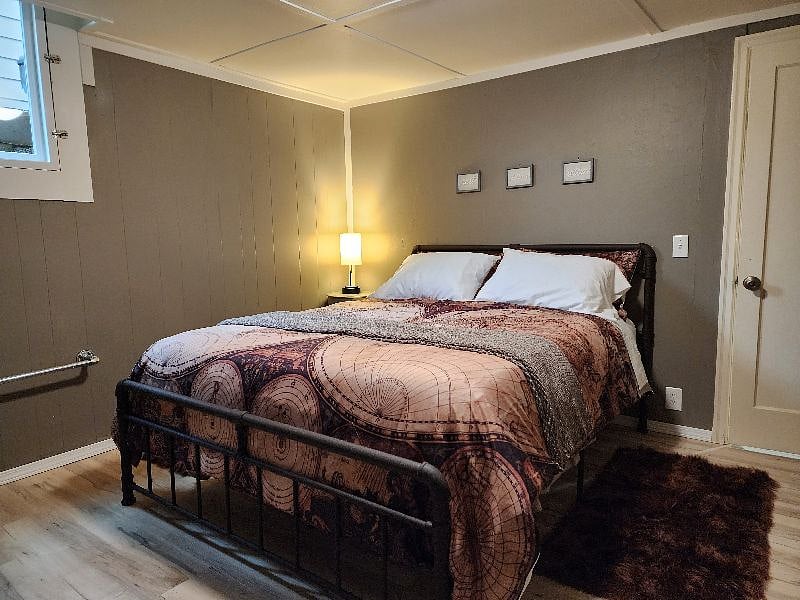 Queen size memory foam mattress.