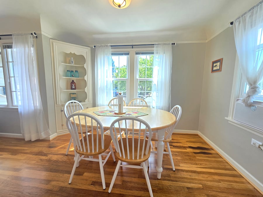 Dining room.