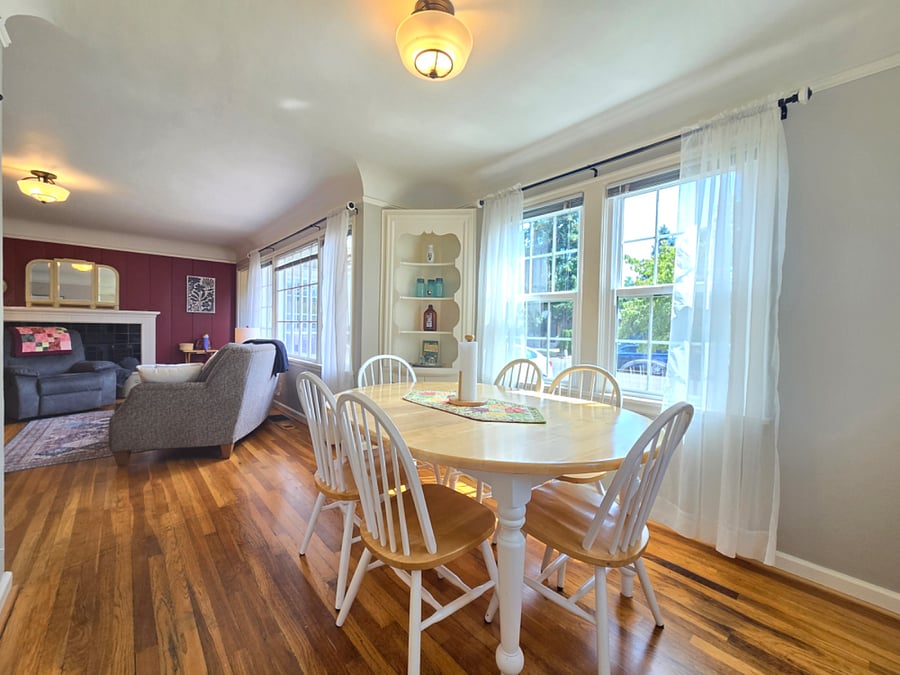 Dining room.