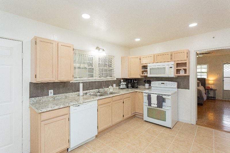 Furnished Finder property 519771_1 photo 12
