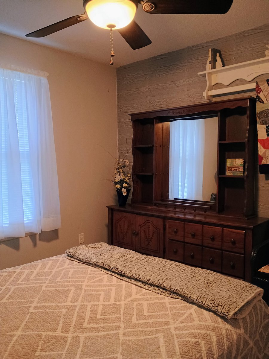 Full sized bed on main level