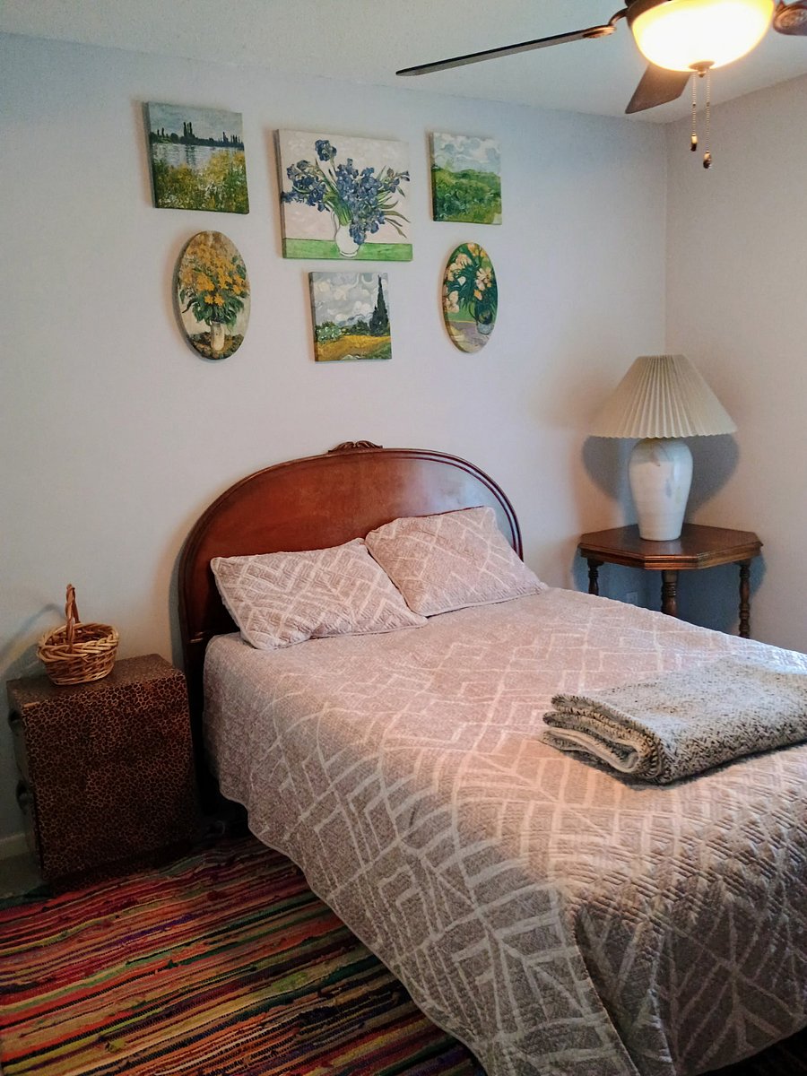 Full sized bed on main level