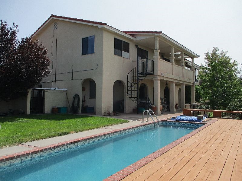 Pool, home rear