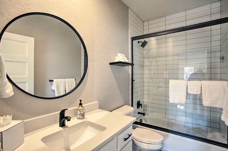 Shared Upstairs Full Bathroom