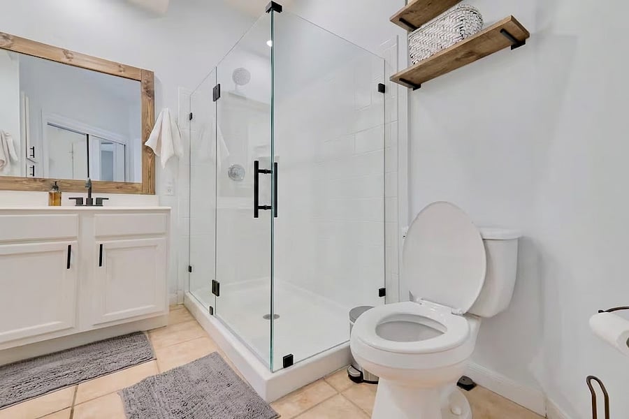 This shower frame was updated in 2026 so it's brand-new!