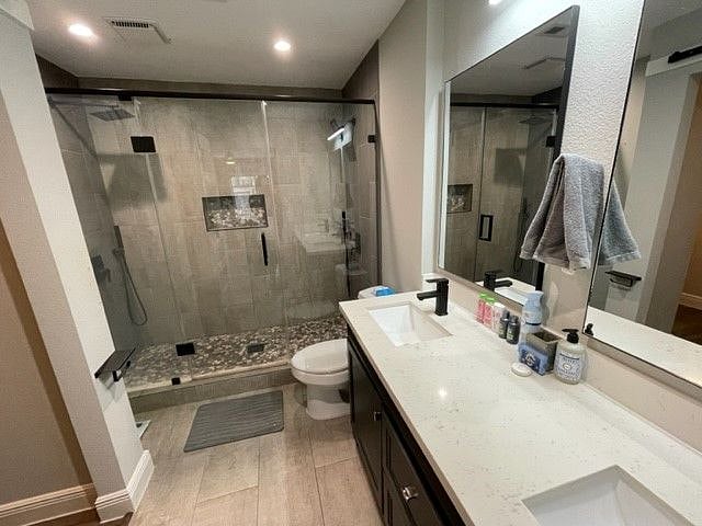Primary bathroom (downstairs)