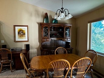 Dining room with room for 6 people