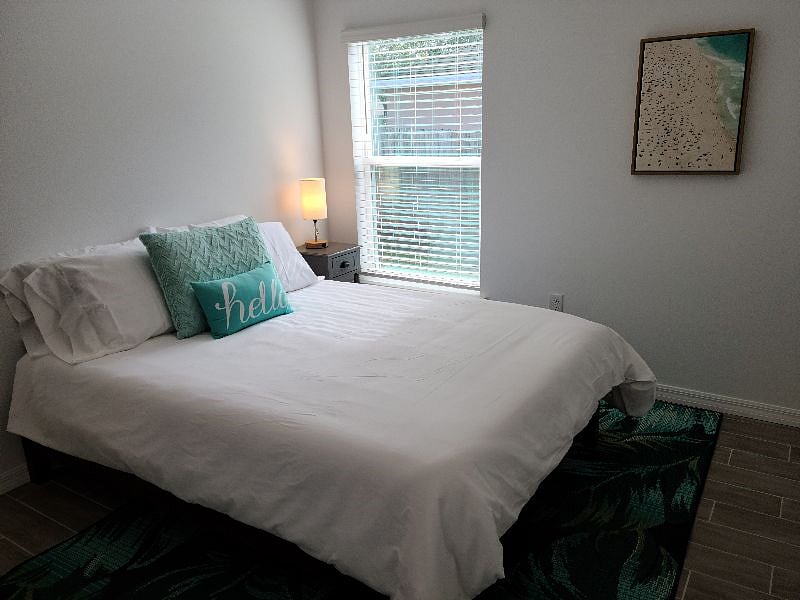 Middle bedroom