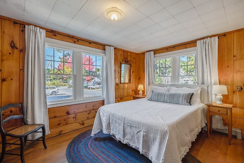 Downstairs - Queen Bedroom