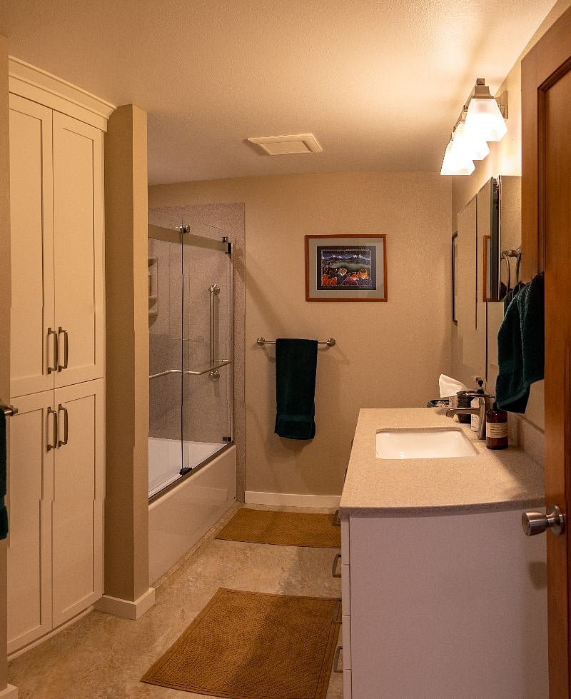 Hall Bathroom - Shared