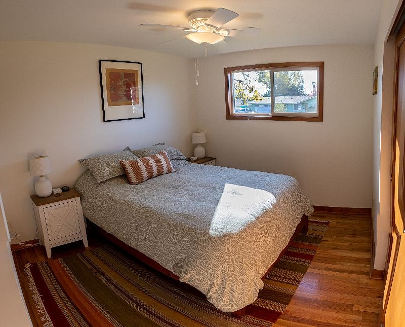 Hall Bedroom - Queen Bed
