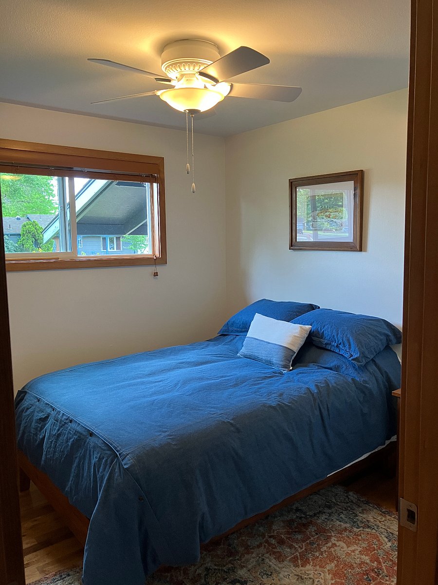 Hall Bedroom - Double (Full) Bed