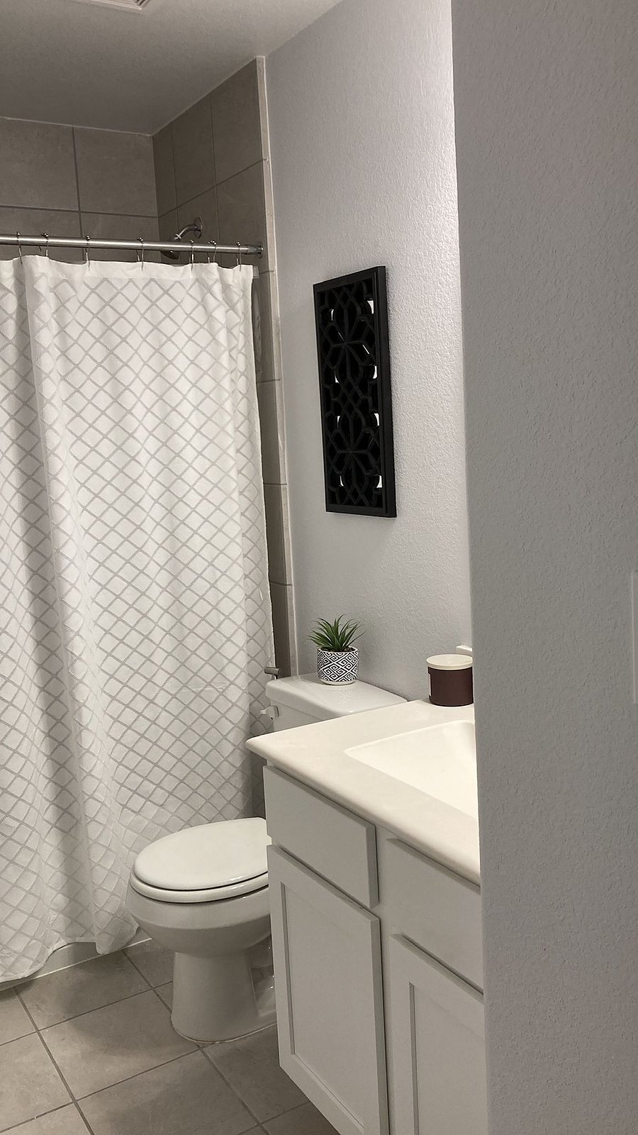 Private bathroom of the blue room