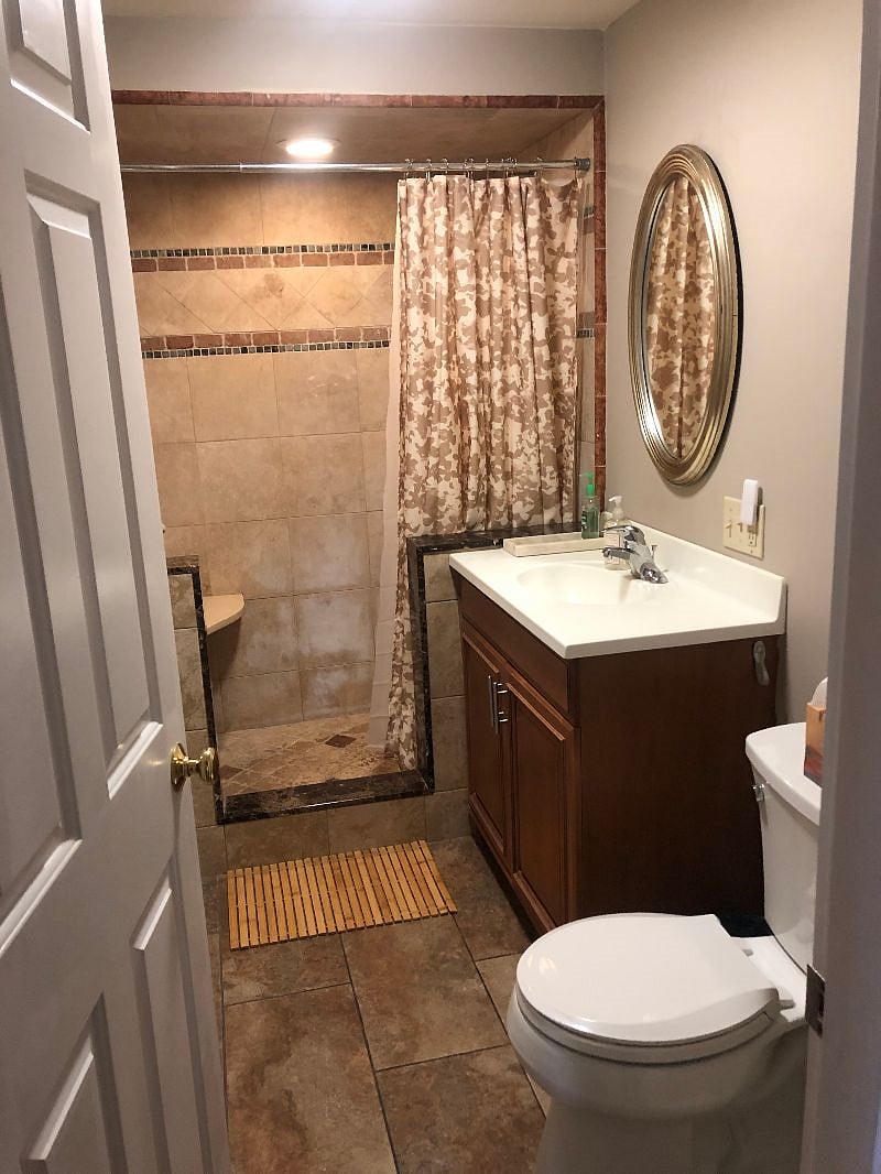 1st level bathroom (walk-in shower)
