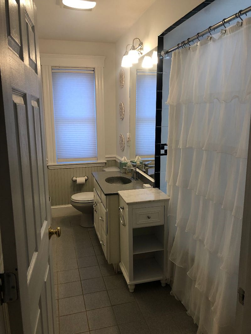 2nd level bathroom