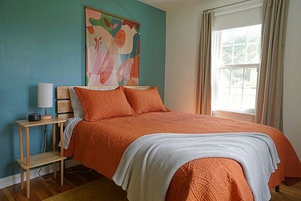 Secondary Bedroom with a Queen Bed