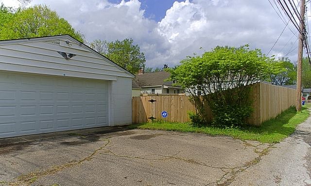 Two Car Garage Off Alleyway