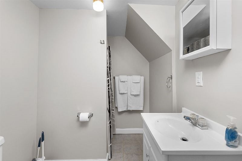 Furnished Finder property 520800_1 photo 40