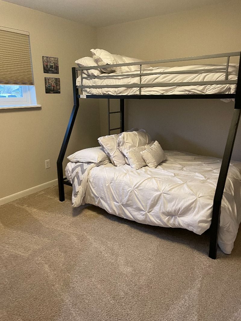Second basement bedroom - room for 3