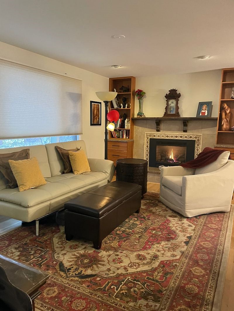 Living area main with gas fire